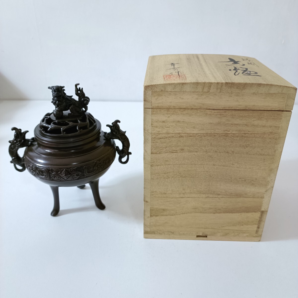 高岡銅器 銅製 堀井幸雲作 獅子摘龍耳三足香炉 共箱 直径11cm 幅 高岡銅器 銅製 堀井幸雲作 獅子摘龍耳三足香炉 共箱 直径11cm 幅