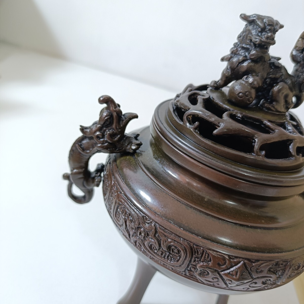 高岡銅器 銅製 堀井幸雲作 獅子摘龍耳三足香炉 共箱 直径11cm 幅 高岡銅器 銅製 堀井幸雲作 獅子摘龍耳三足香炉 共箱 直径11cm 幅