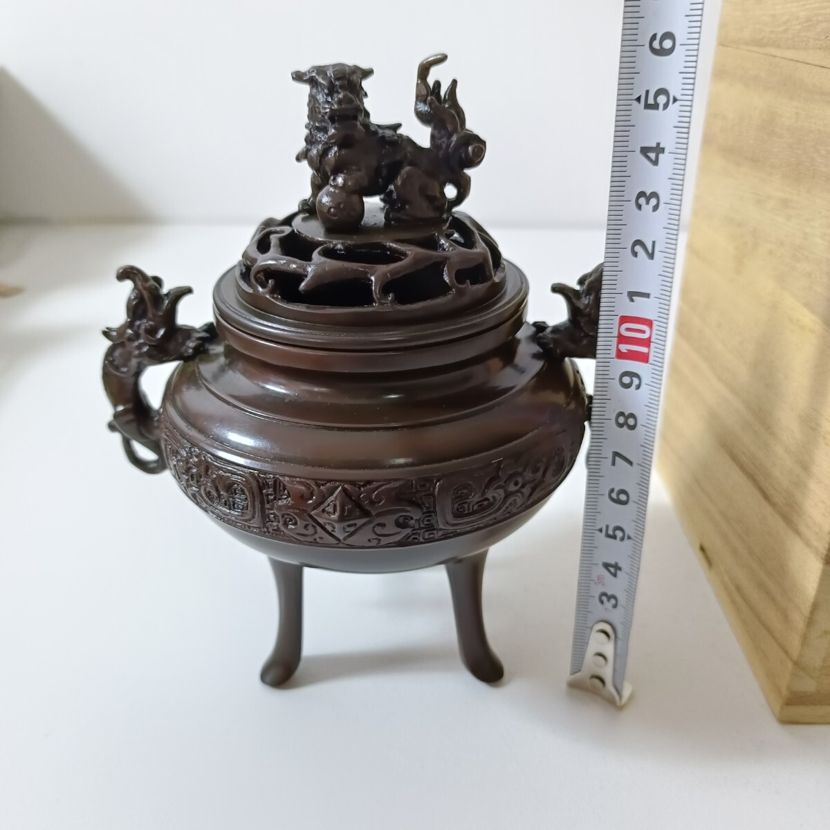 高岡銅器 銅製 堀井幸雲作 獅子摘龍耳三足香炉 共箱 直径11cm 幅 高岡銅器 銅製 堀井幸雲作 獅子摘龍耳三足香炉 共箱 直径11cm 幅
