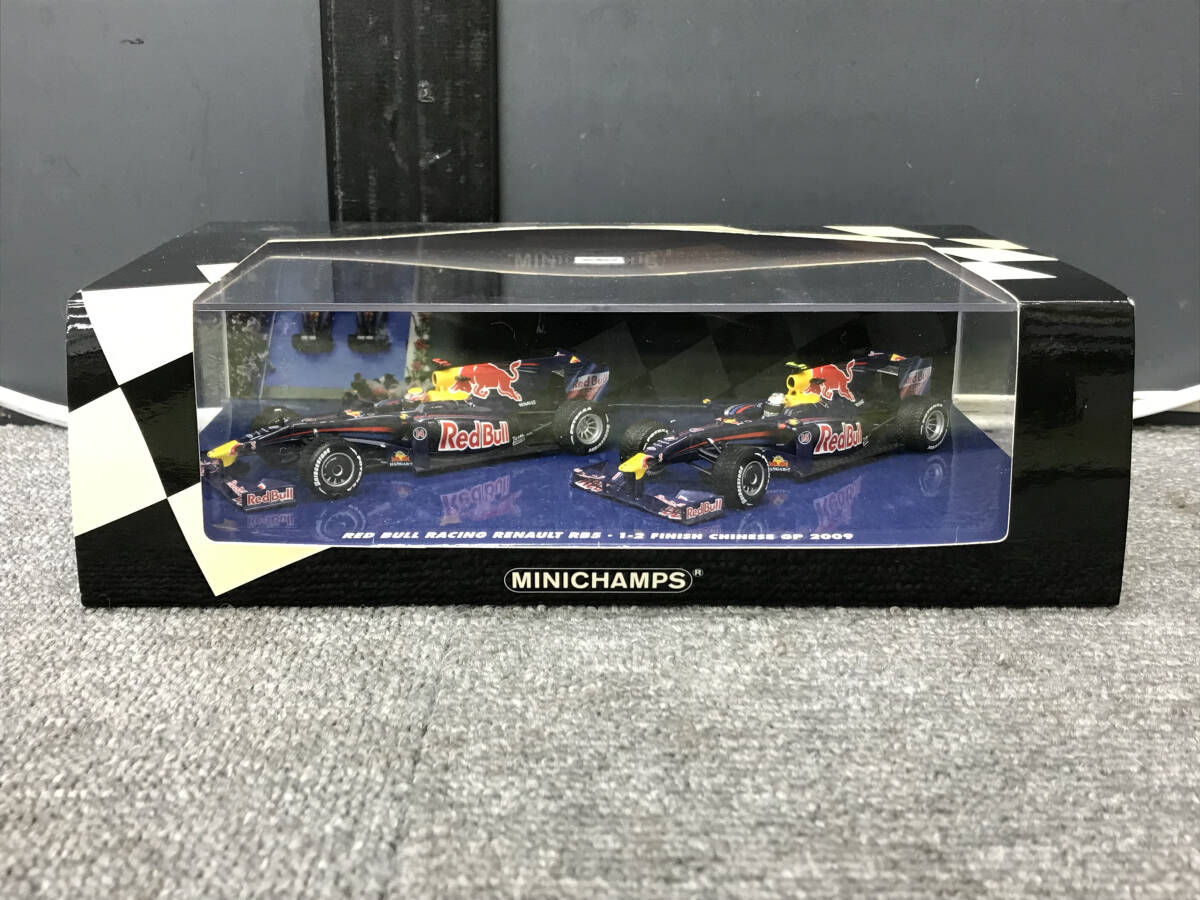 レッドブル・レーシング・ルノー RB5 セバスチャン・ベッテル 優勝 レインタイヤ付き 2009 中国GP (1/43スケール MAXICHAMPS 400090115)