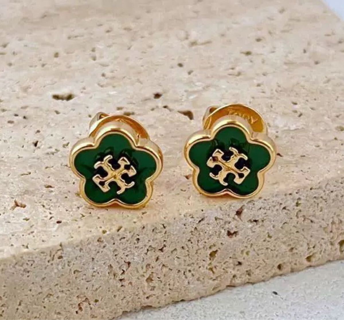 TORY BURCH Kira フラワー スタッド ピアス グリーン 新品未使用 Tory Burch トリーバーチ キラ エナメル フラワー