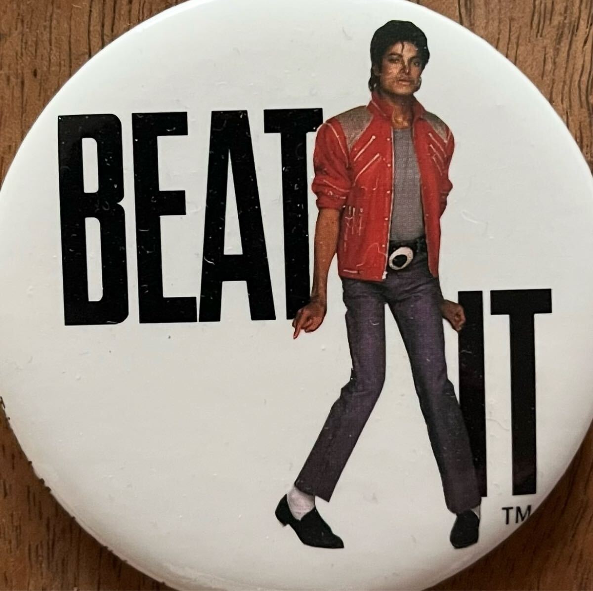 1984年製 ヴィンテージ マイケルジャクソン BEAT IT 缶バッジ 1984年製 ヴィンテージ マイケルジャクソン BEAT IT 缶バッジ