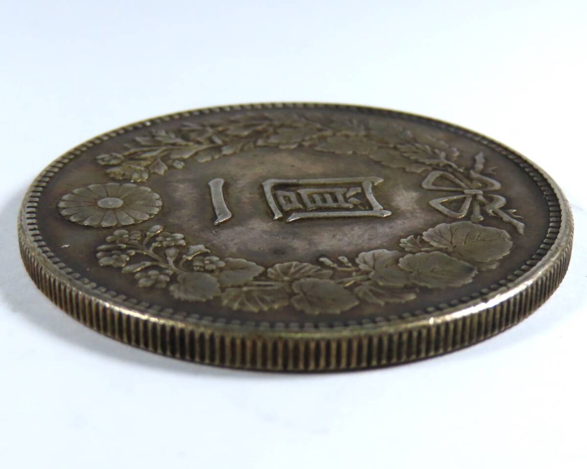 日本古銭 一圓銀貨 小型 明治二十四年 重量約27.1g 直径約38.1mm 日本古銭 一圓銀貨 小型 明治二十四年 重量約27.1g 直径約38.1mm