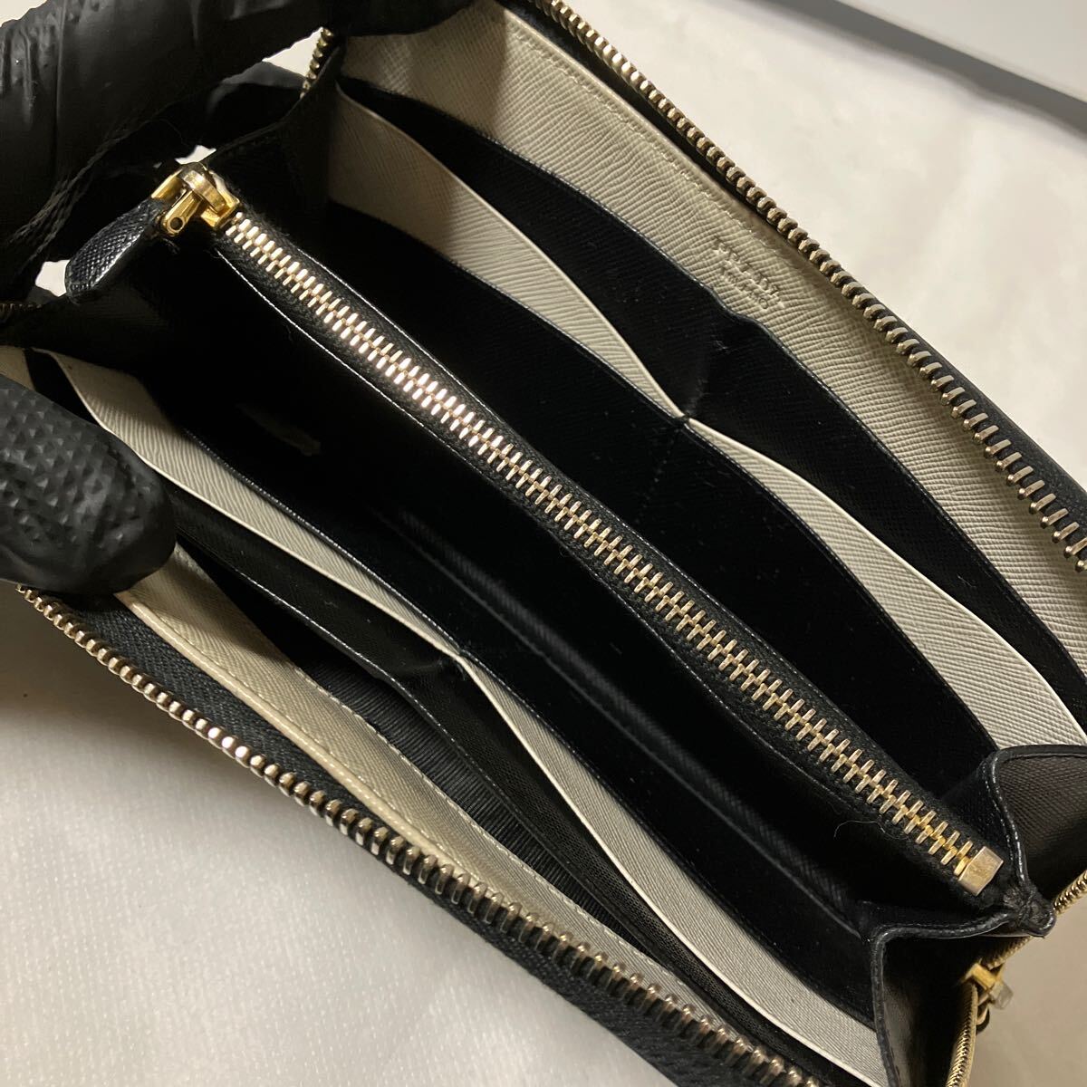 良品】 PRADA プラダ ラウンドファスナー 長財布 サフィアーノ 良品】 PRADA プラダ ラウンドファスナー 長財布 サフィアーノ
