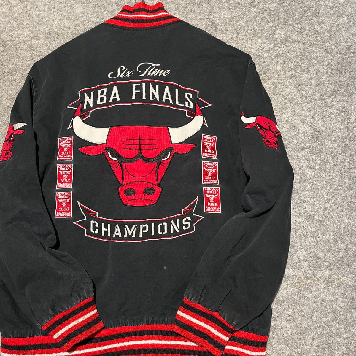 激レア◎90s NBA シカゴブルズ 刺繍入り スタジャン ジャケット 激レア◎90s NBA シカゴブルズ 刺繍入り スタジャン ジャケット