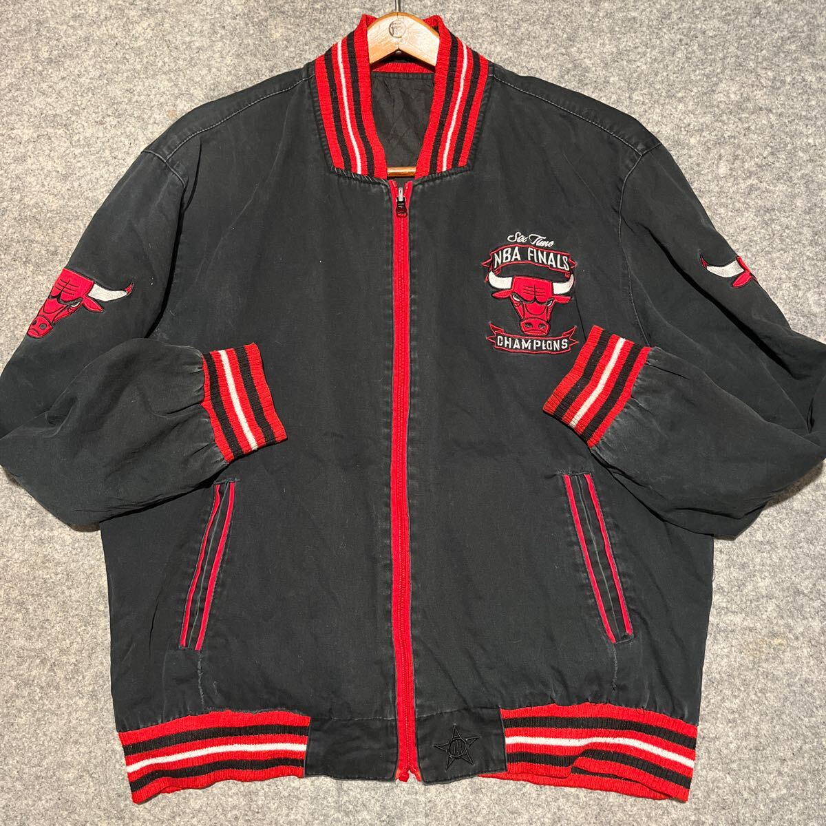 激レア◎90s NBA シカゴブルズ 刺繍入り スタジャン ジャケット 激レア◎90s NBA シカゴブルズ 刺繍入り スタジャン ジャケット