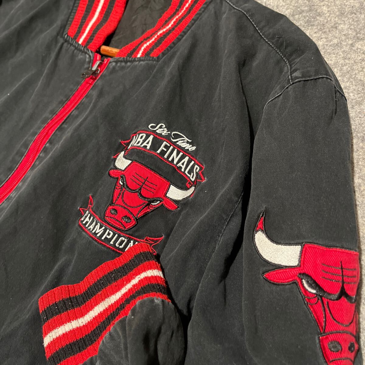 激レア◎90s NBA シカゴブルズ 刺繍入り スタジャン ジャケット 激レア◎90s NBA シカゴブルズ 刺繍入り スタジャン ジャケット