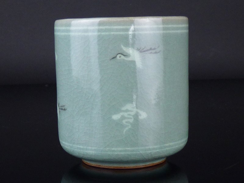扇屋】柳海剛(柳根瀅) 作 青磁湯呑 共箱 韓国人間文化財 高麗 扇屋】柳海剛(柳根瀅) 作 青磁湯呑 共箱 韓国人間文化財 高麗
