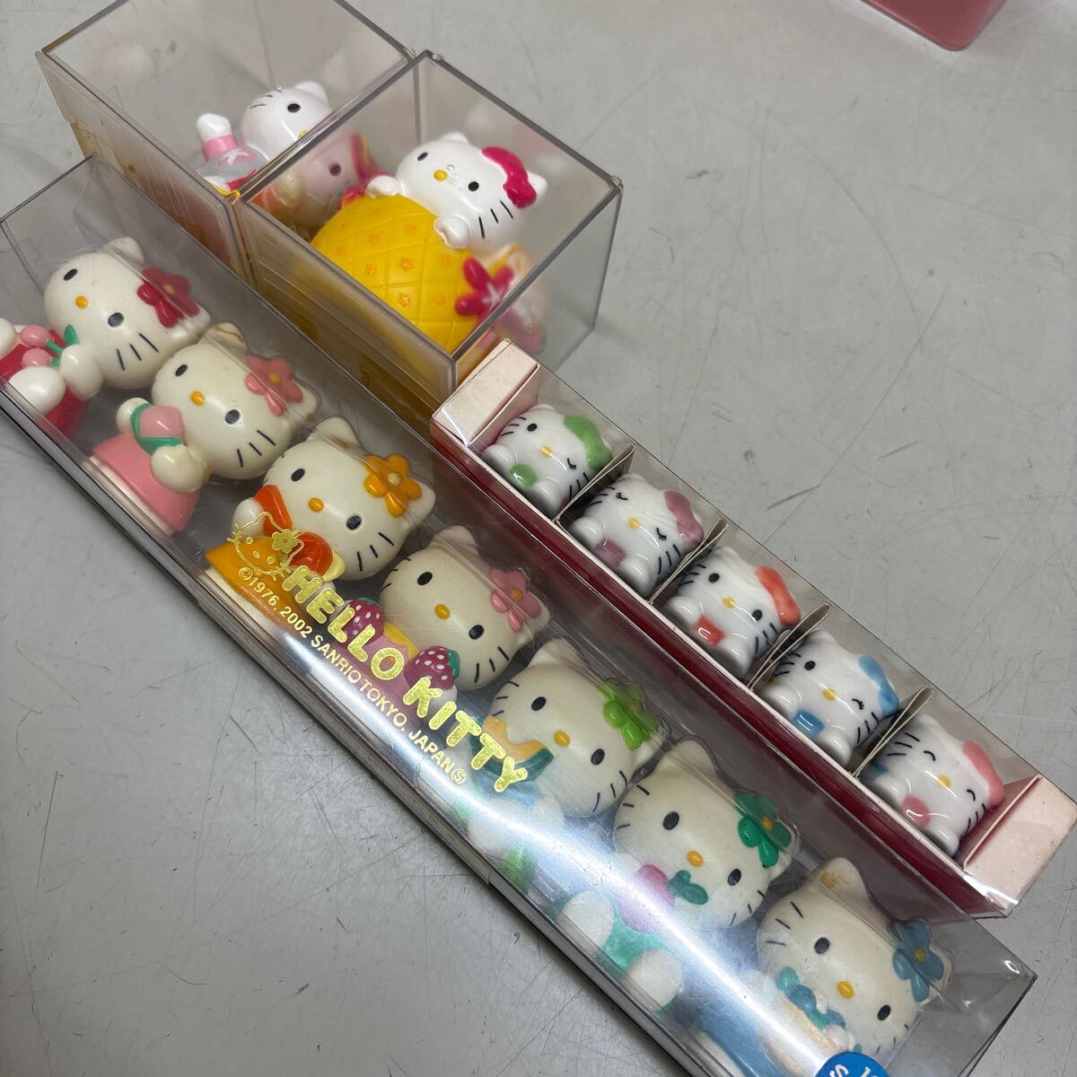 サンリオ hello Kitty ハローキティ ぬいぐるみ お皿 時計 サンリオ hello Kitty ハローキティ ぬいぐるみ お皿 時計