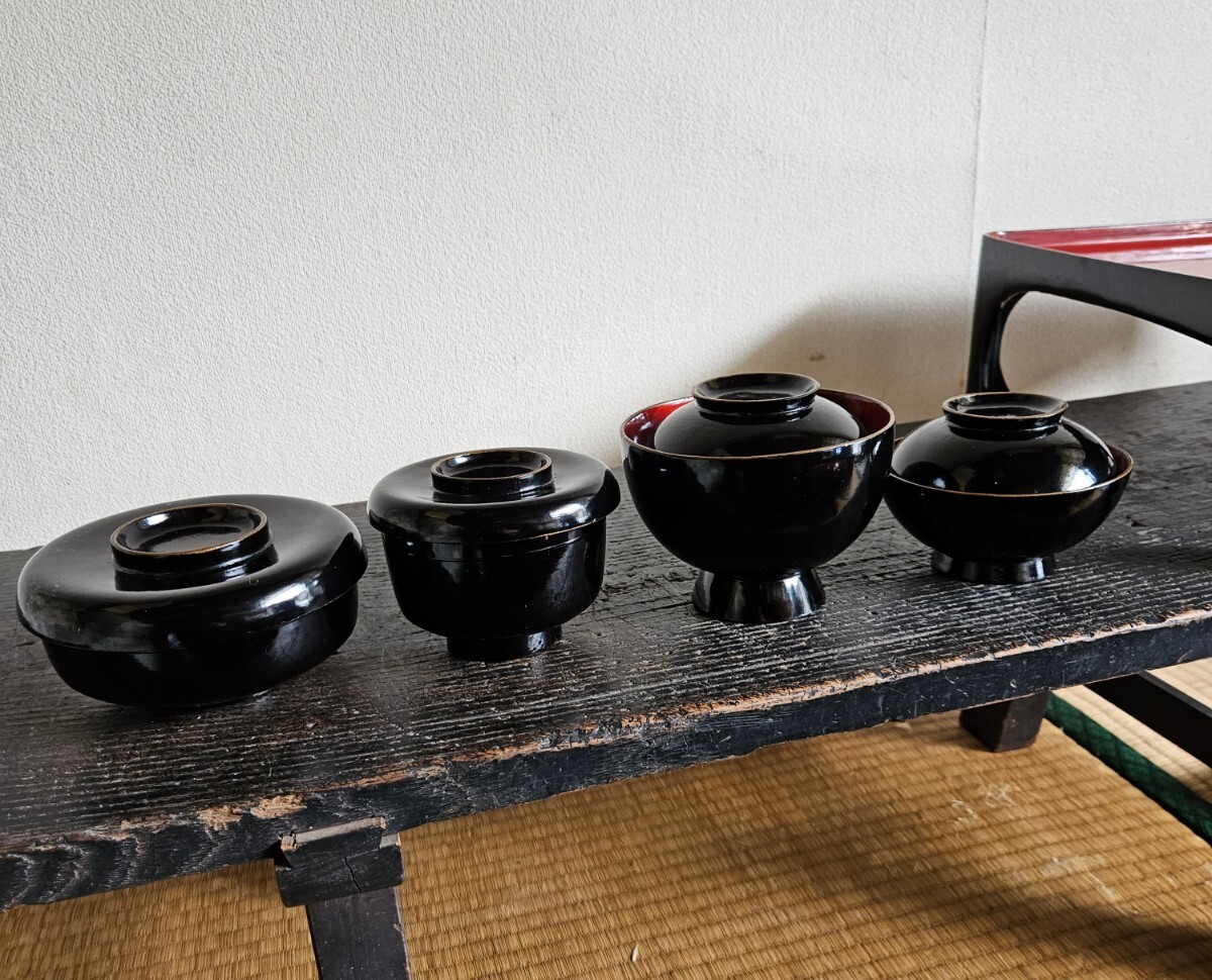 日本のアンティーク 漆塗り 木製のお膳 一式セット 漆器 蓋物 日本のアンティーク 漆塗り 木製のお膳 一式セット 漆器 蓋物