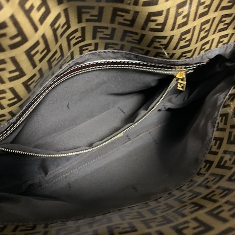 FENDI フェンディ ズッカ柄 エナメルショルダーバッグ