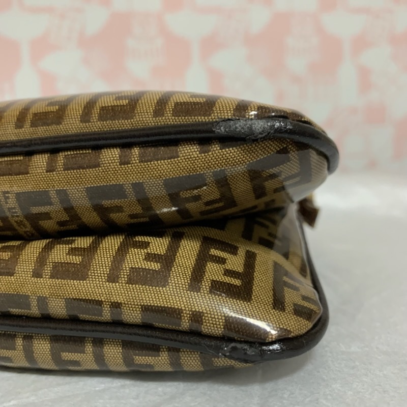 FENDI フェンディ ズッカ柄 エナメルショルダーバッグ
