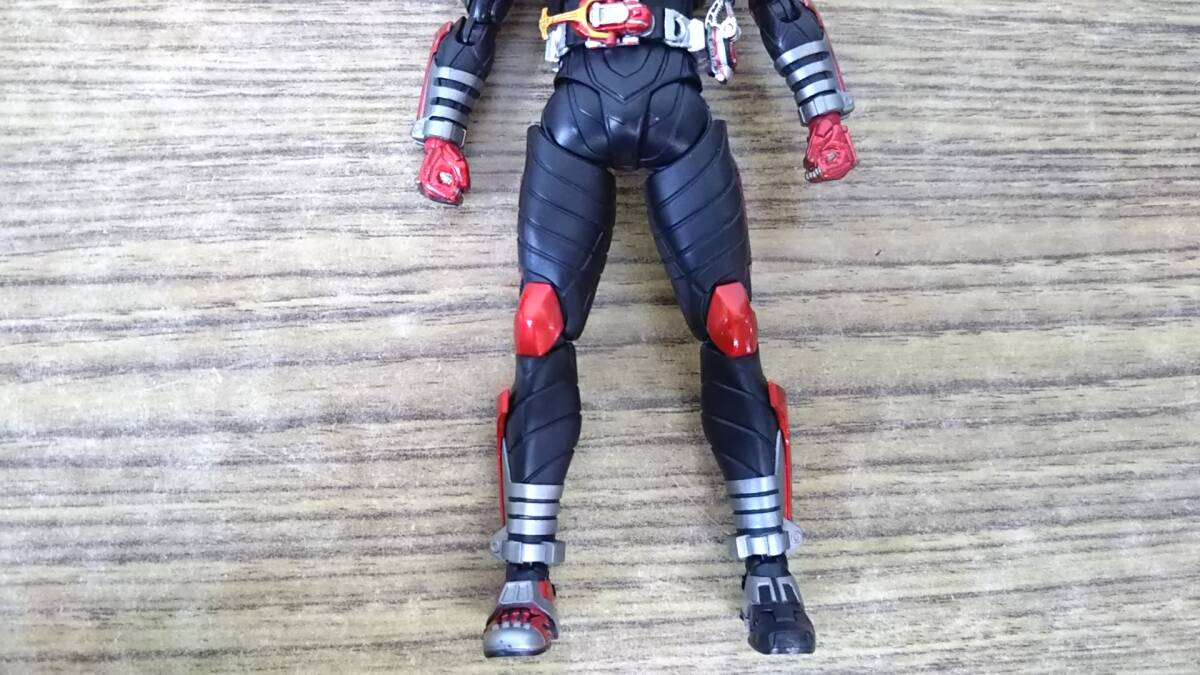 098-G88) 中古品 S.H.Figuarts (真骨彫製法) 仮面ライダーカブト