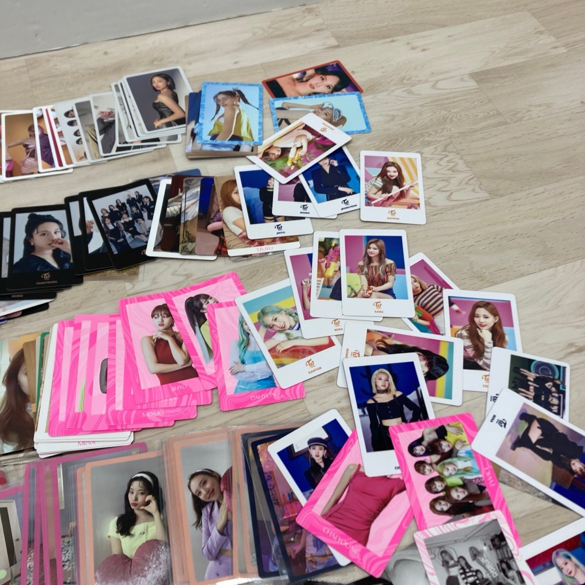 TWICE トレカ付き大量 セット　処分価格！ TWICE トレカ付き大量 セット処分価格！