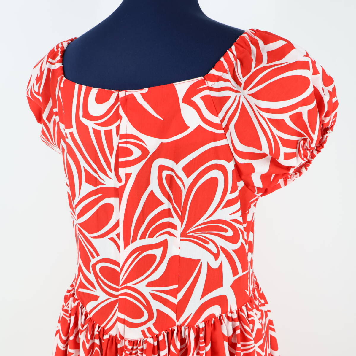 『送料無料』【フラダンス衣装】レッド ワンピース ドレス ホワイト 白 赤 プルメリア柄 花柄 華やか 鮮やか 半袖 ふんわり アロハ 可愛い_画像7