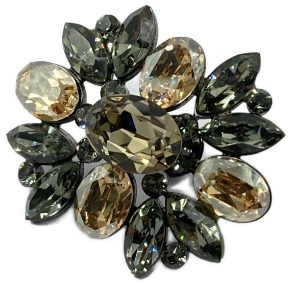 フォクシー FOXEY ブローチ - グレー×オレンジ アクセサリー（他）