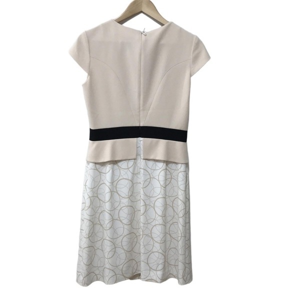 クレージュ COURREGES サイズ38 M - 白×ベージュ?兒 レディース クルーネック/半袖/ひざ丈 新品同様 ワンピース