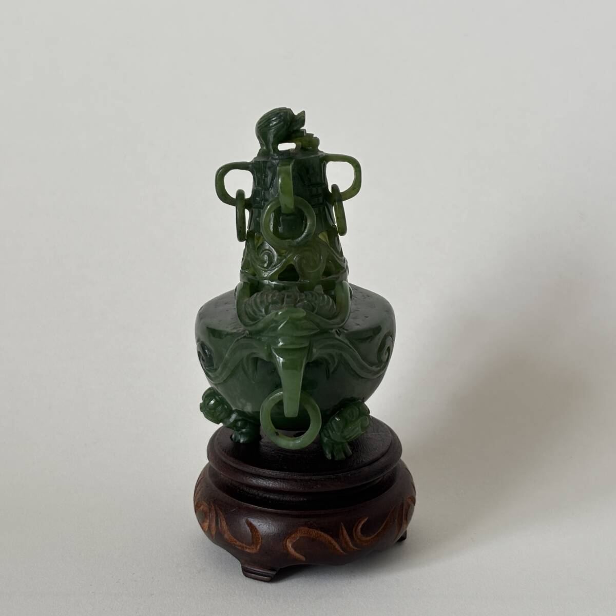 激安大特価！ 翡翠 中国美術 彫刻 置物 蓋物 香炉 三つ足 獅子蓋遊環付き 玉石 置物