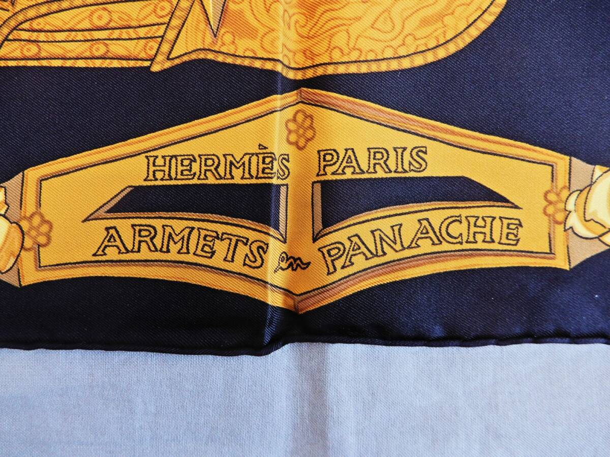 未使用品】 HERMES エルメス カレ90 ARMETS en PANACHE 羽飾りの 未使用品】 HERMES エルメス カレ90 ARMETS en PANACHE 羽飾りの