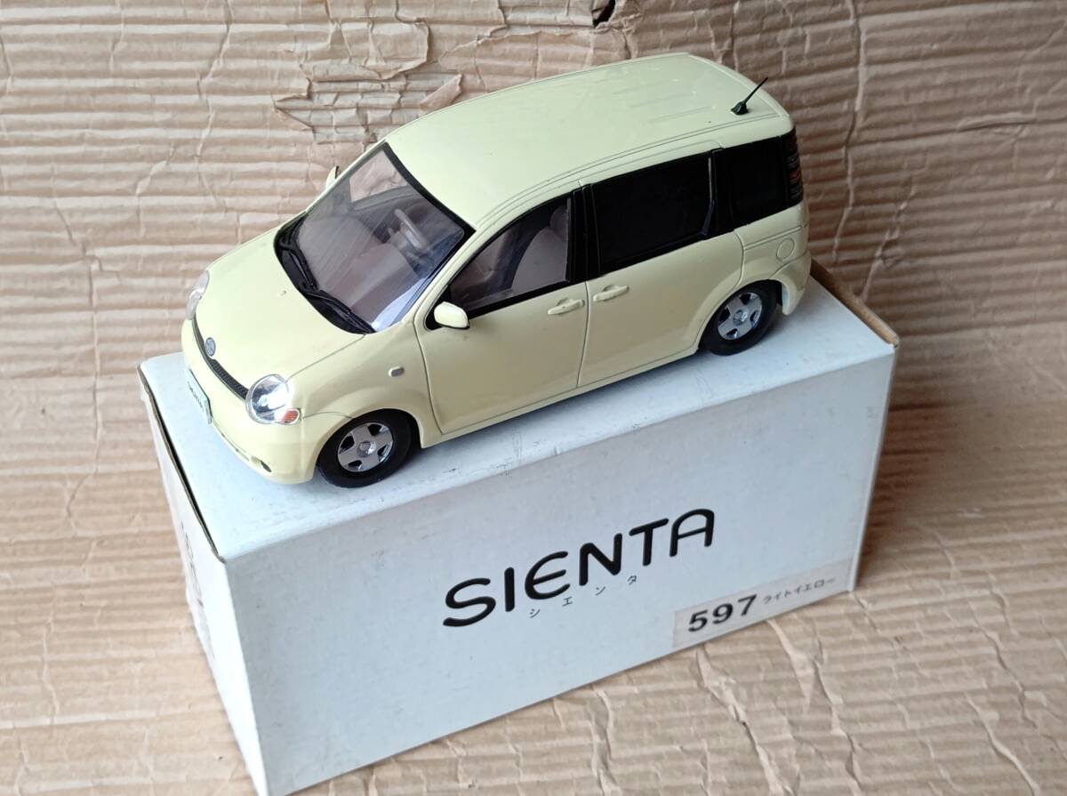 販促用非売品 希少品 TOYOTA トヨタ SIENTA シエンタ 1/24