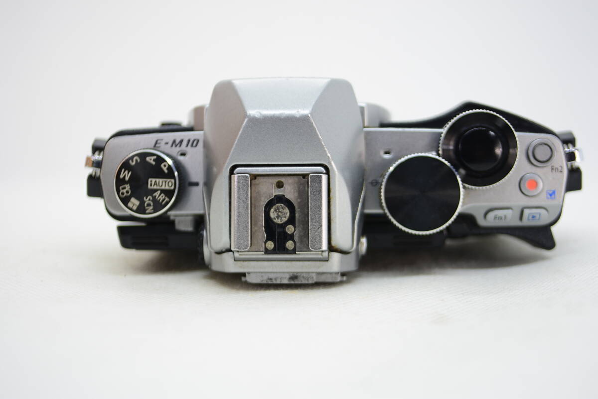★并品★OLYMPUS オリンパス e-m10 ボデ?！　?3862
