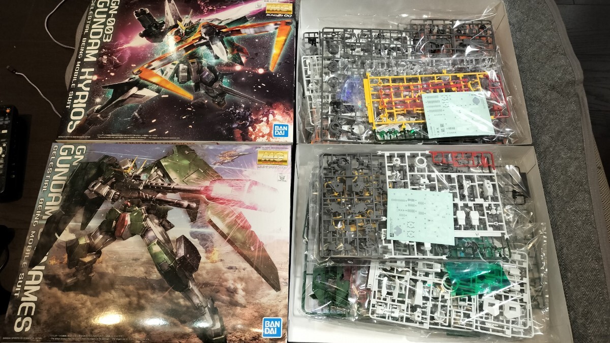 MG 1/100 ガンダムキュリオス、ガンダムデュナメス 二体セット MG 1/100 ガンダムキュリオス、ガンダムデュナメス 二体セット