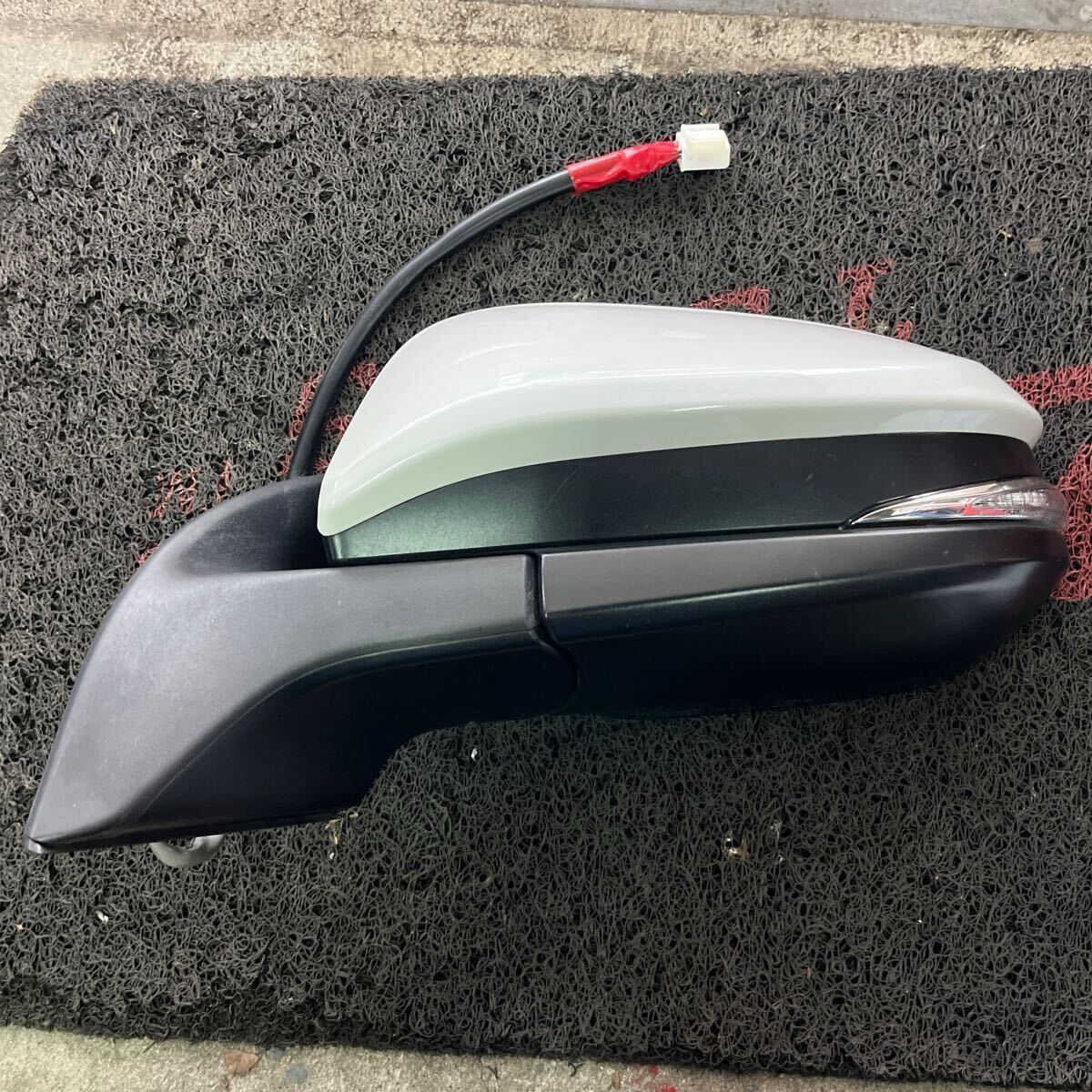 トヨタ ドアミラー 左 ヴォクシー エスクァイア ノア 9P ヒーター付き 動作OK ZRR80 80