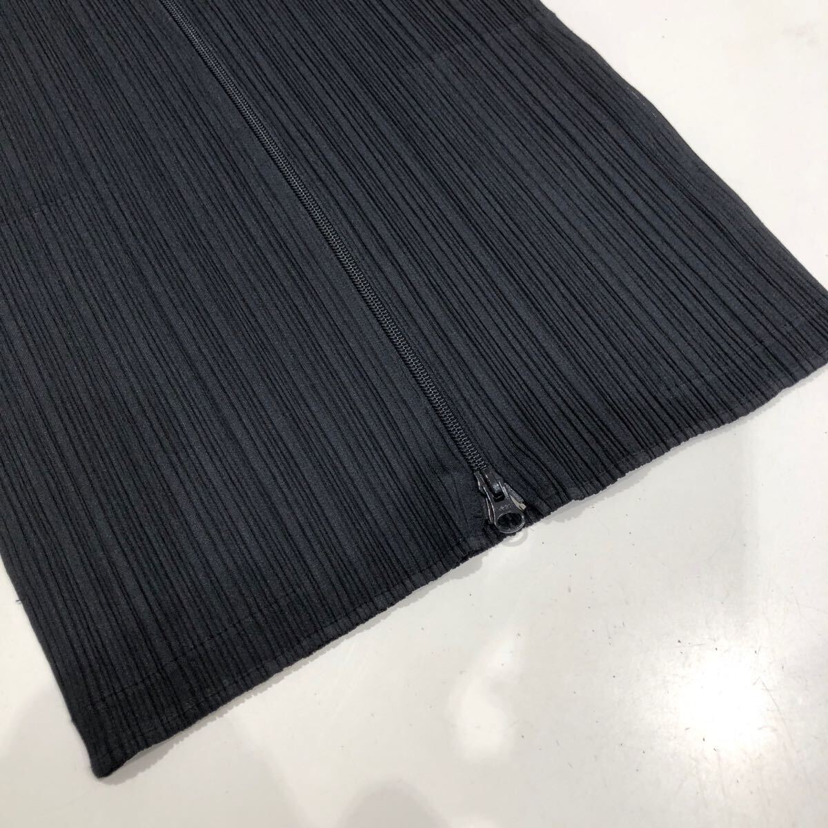 ts20250320【PLEATS PLEASE】プリーツプリーズ ノースリーブカットソー PP04-JE384 ベスト ブラック レディース サイズ3 ダブルジップ