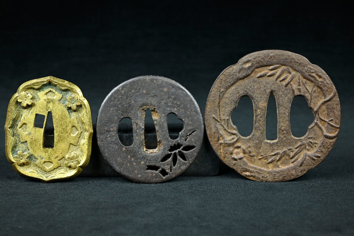昊】時代武具 鍔 7点 まとめて 鉄地丸型鍔 鉄地透鍔 竹梅図 軍刀 昊】時代武具 鍔 7点 まとめて 鉄地丸型鍔 鉄地透鍔 竹梅図 軍刀