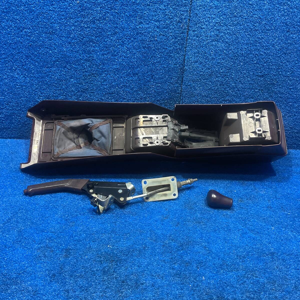 [AK-0026912][N3] S63 舊車 トヨタ クレスタ SX70 GX71 X70 X71　MT用 5速 センターコンソール　サイドブレーキレバー 　597581