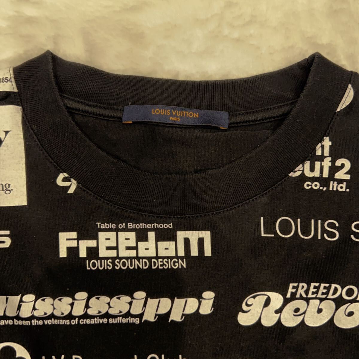 極美品 正規品 ルイヴィトン Tシャツ XL ブラック Virgil Abloh 極美品 正規品 ルイヴィトン Tシャツ XL ブラック Virgil Abloh