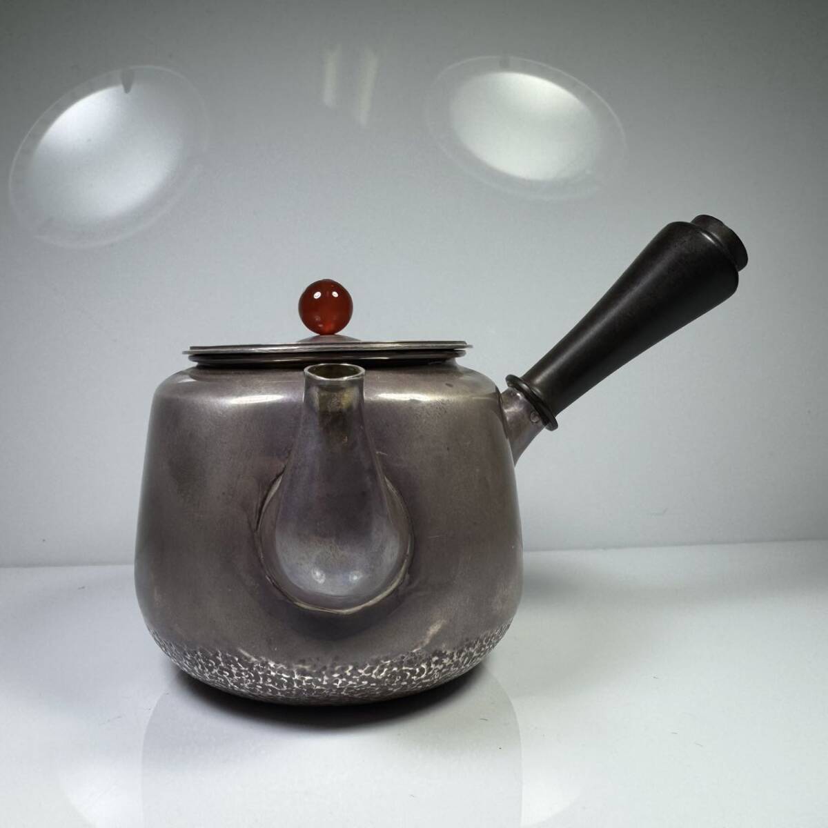 純銀製 浄益造 横手急須 貴石摘 木取手 銀瓶 古美術品 煎茶 純銀 純銀製 浄益造 横手急須 貴石摘 木取手 銀瓶 古美術品 煎茶 純銀