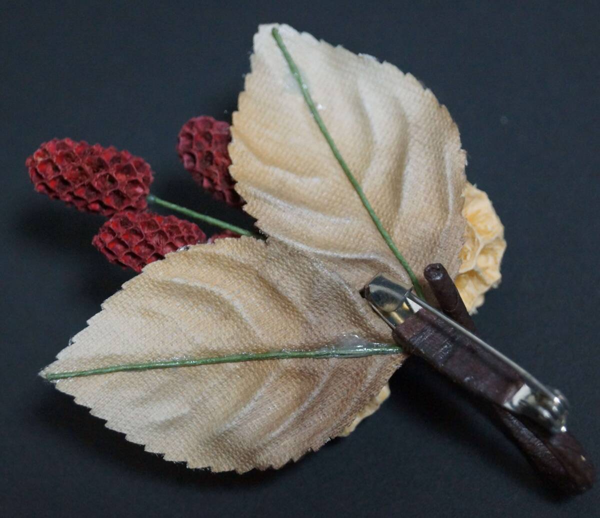 寂】本鼈甲 べっ甲 宝樹の実 ブローチ アクセサリー 装飾品 寂】本鼈甲 べっ甲 宝樹の実 ブローチ アクセサリー 装飾品