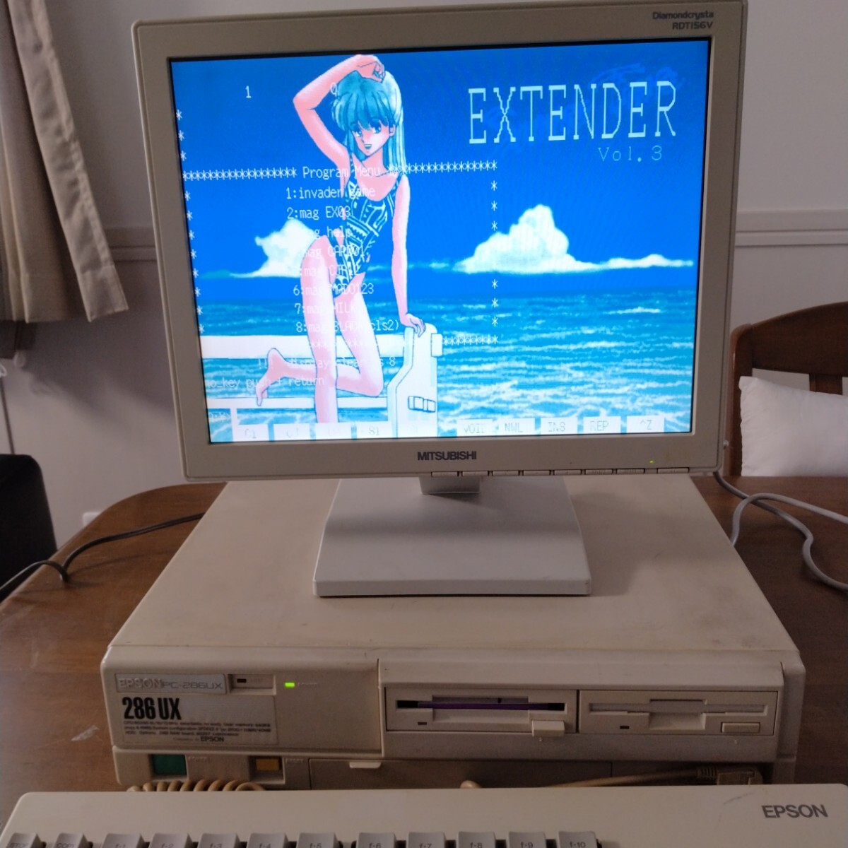 □NEC PC-98互換 EPSON PC-286UX ジャンク キーボード付き 動作 □NEC PC-98互換 EPSON PC-286UX ジャンク キーボード付き 動作