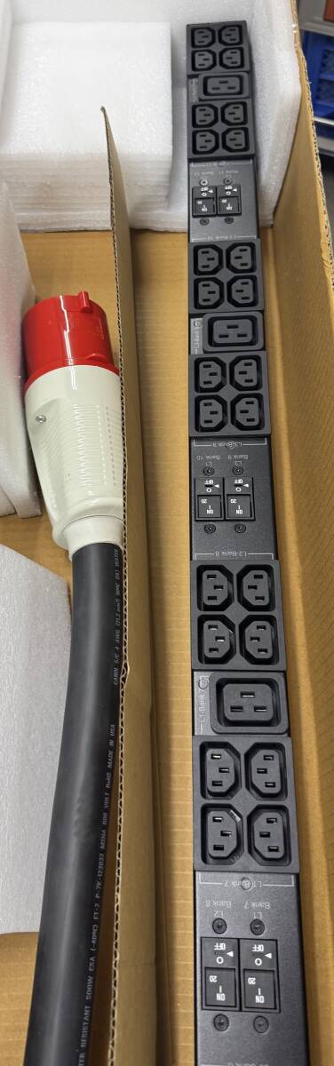 *7842-0128 ☆未使用?/在庫(kù)＠6☆ APC シュナイダーエレクトリック ( MODEL: AP8589X961 ) PDU ラックマウント 配電機(jī)器 (※送料-説明文)