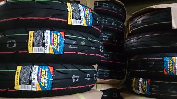 在庫有り　ダンロップ　100/90-10　56J TL　D307　1本