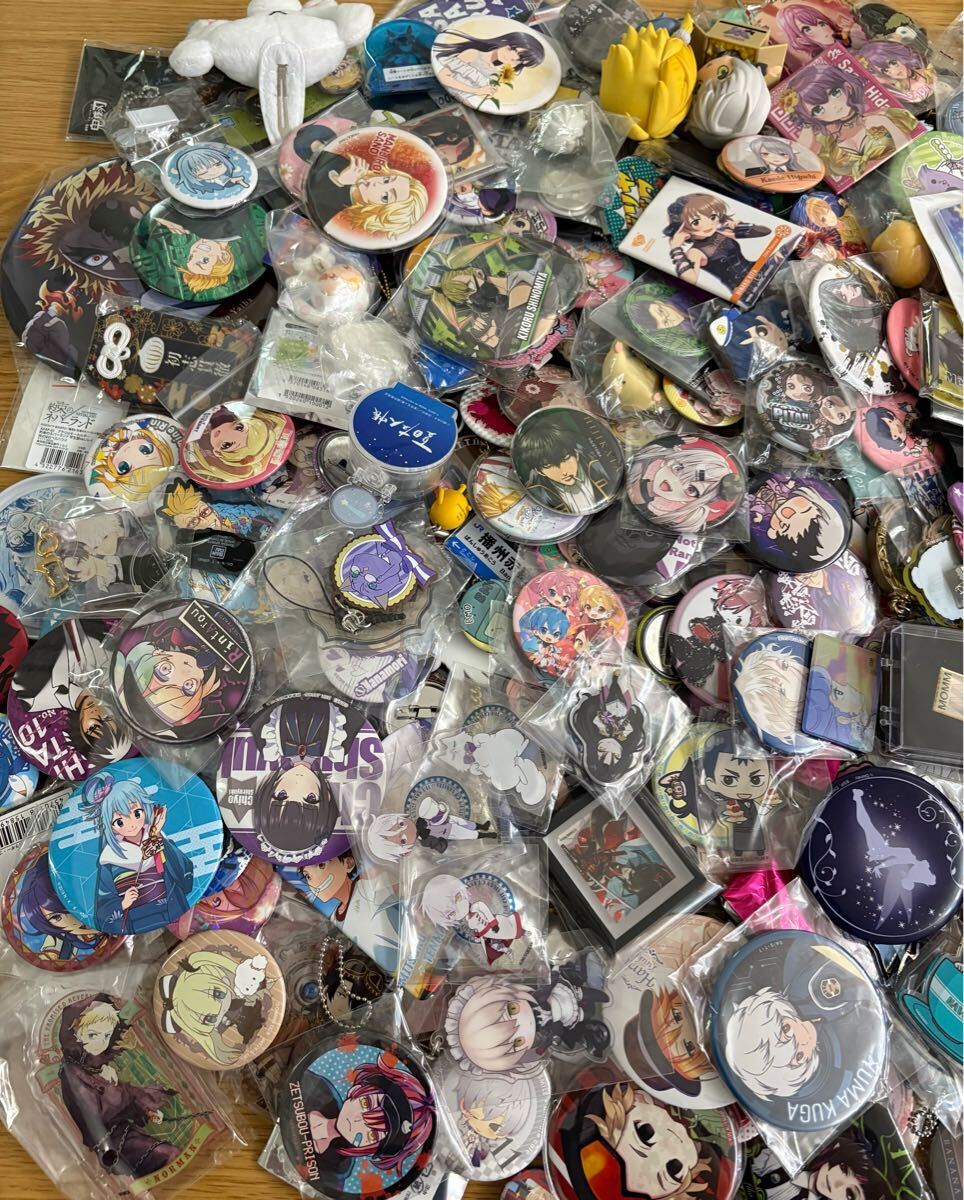アニメ雑貨 約600点 缶バッジ キーホルダー アクスタ ストラップ アニメ雑貨 約600点 缶バッジ キーホルダー アクスタ ストラップ