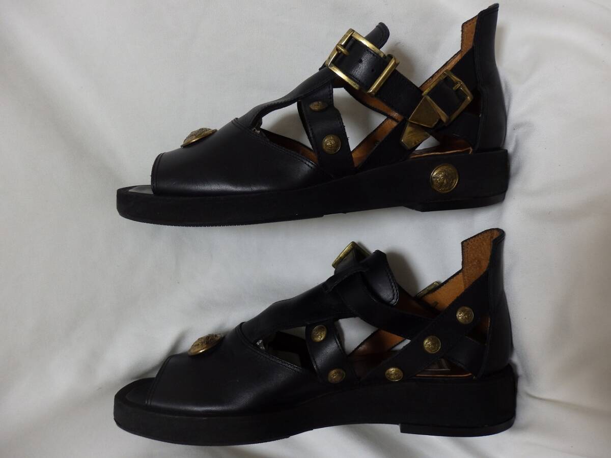 Bibian 比比昂 - ヴェルサーチ VERSACE ブラックレザー サンダル Bibian 比比昂 - ヴェルサーチ VERSACE ブラックレザー サンダル