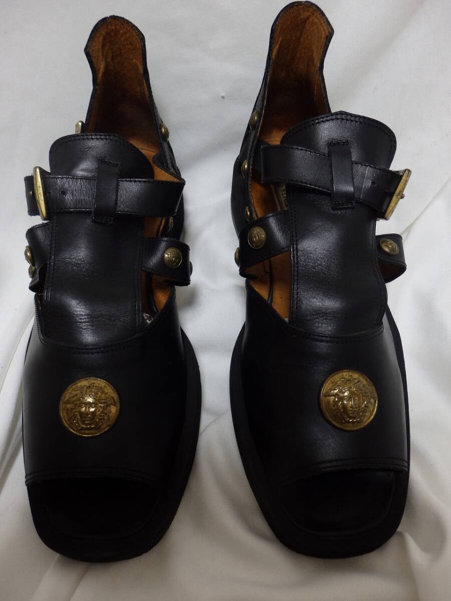 Bibian 比比昂 - ヴェルサーチ VERSACE ブラックレザー サンダル Bibian 比比昂 - ヴェルサーチ VERSACE ブラックレザー サンダル