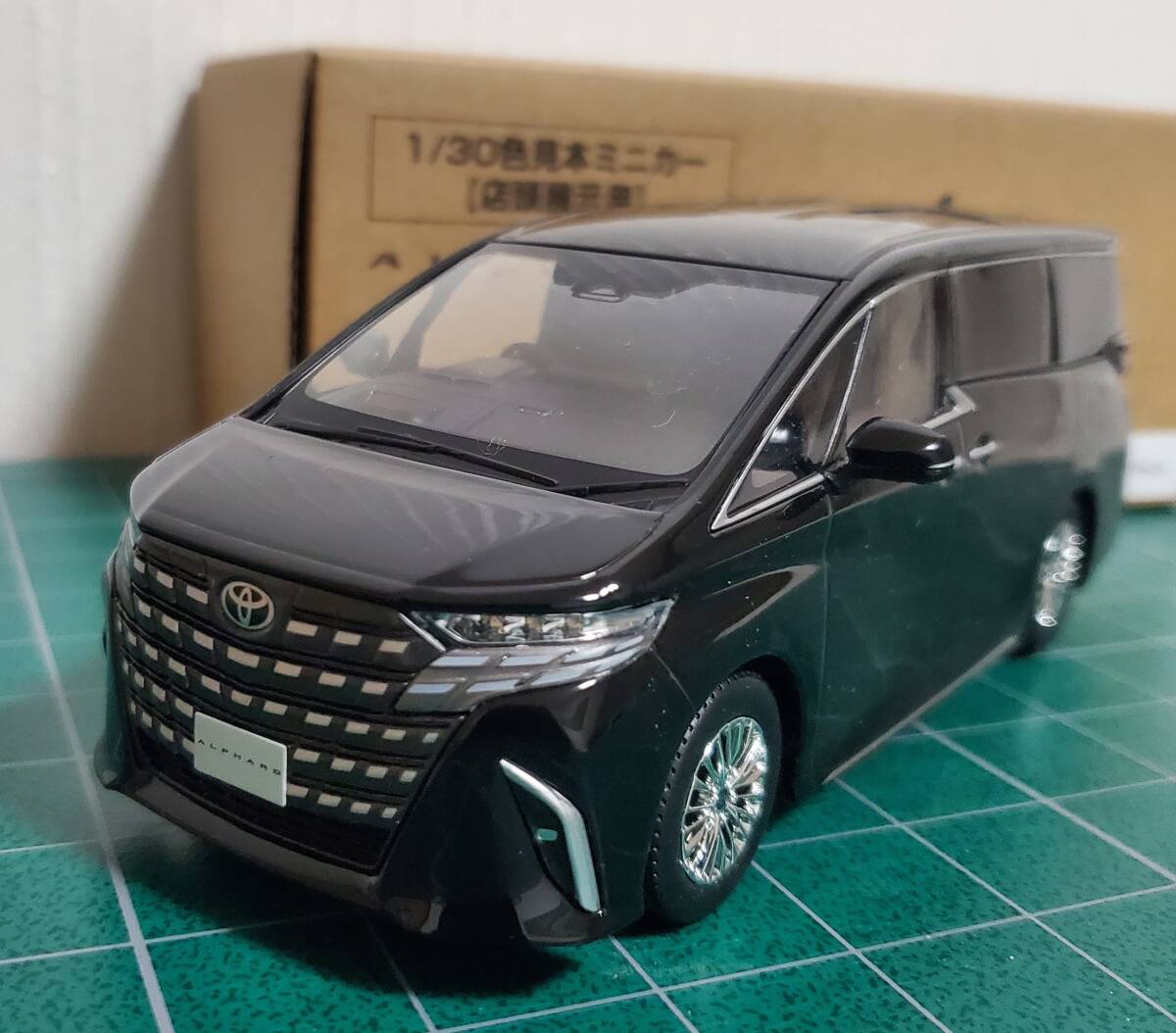 トヨタアルファードカラーサンプルミニカー