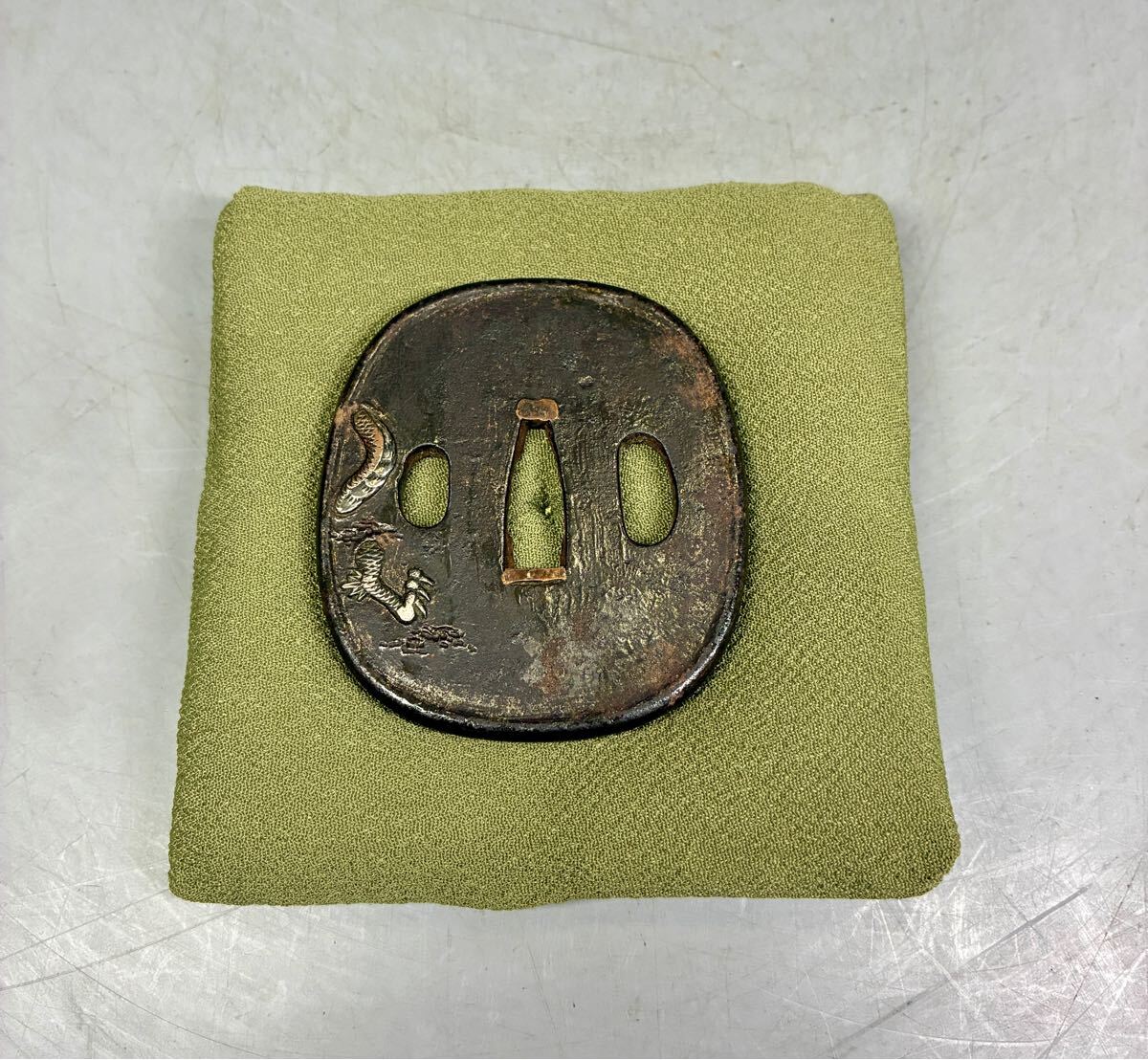 時代武具 刀装具 鍔 金銀象嵌 雲龍図 鉄鍔 鉄地鍔 鐔 日本刀 時代武具 刀装具 鍔 金銀象嵌 雲龍図 鉄鍔 鉄地鍔 鐔 日本刀