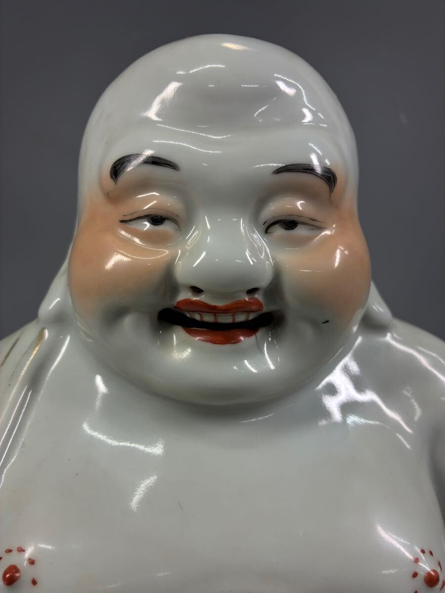 中国古玩 唐物 朱茂盛造 款 白磁弥勒布袋坐像 弥勒佛坐像 景徳鎮 中国古玩 唐物 朱茂盛造 款 白磁弥勒布袋坐像 弥勒佛坐像 景徳鎮