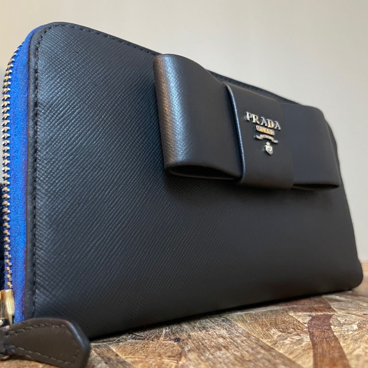 一円 美品 PRADA プラダ サフィアーノレザー 男女 ラウンド 一円 美品 PRADA プラダ サフィアーノレザー 男女 ラウンド