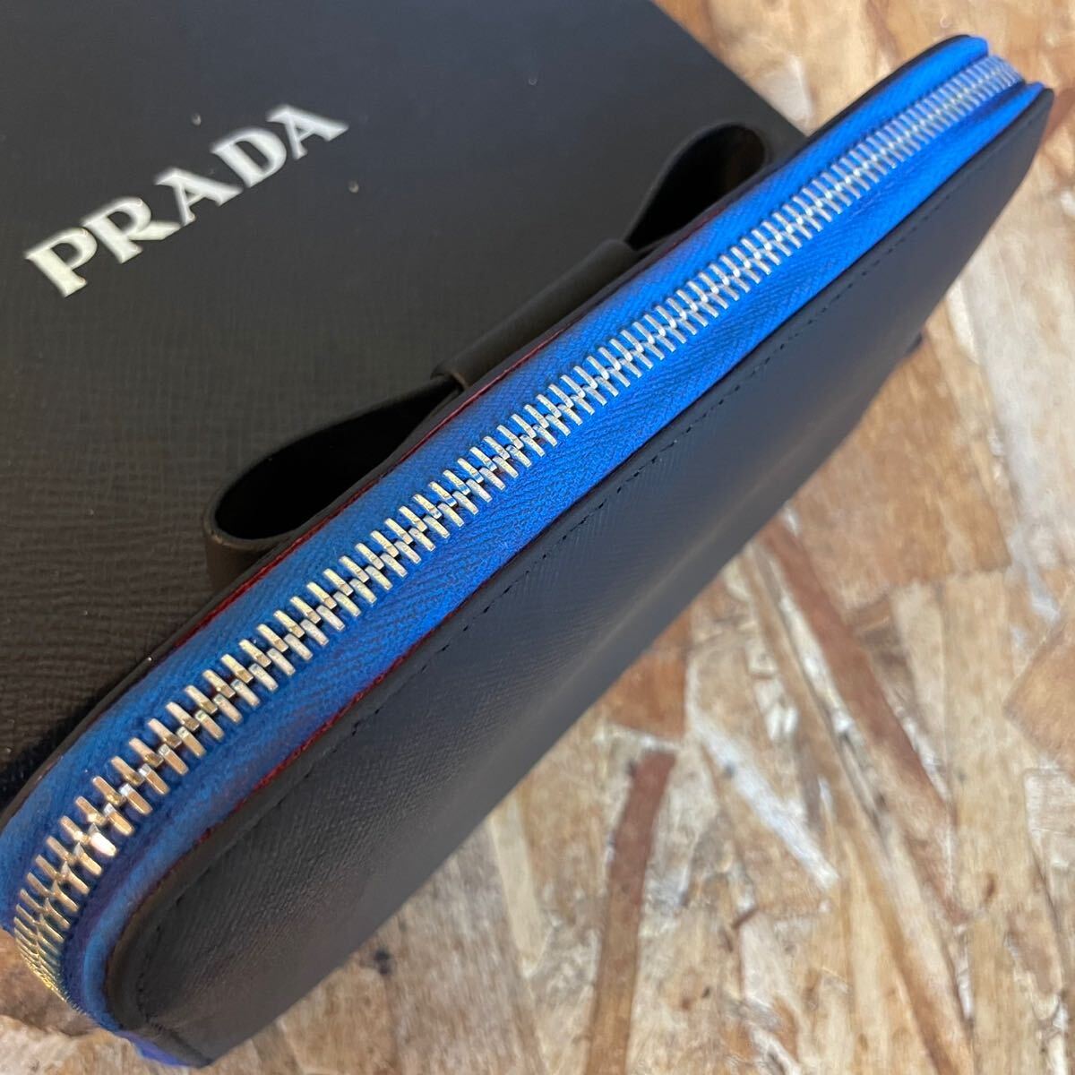 一円 美品 PRADA プラダ サフィアーノレザー 男女 ラウンド 一円 美品 PRADA プラダ サフィアーノレザー 男女 ラウンド