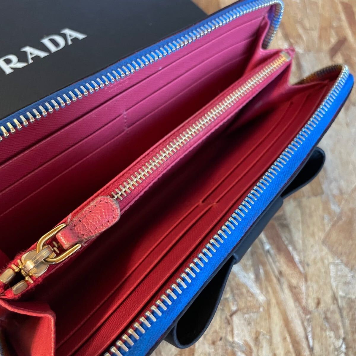 一円 美品 PRADA プラダ サフィアーノレザー 男女 ラウンド 一円 美品 PRADA プラダ サフィアーノレザー 男女 ラウンド