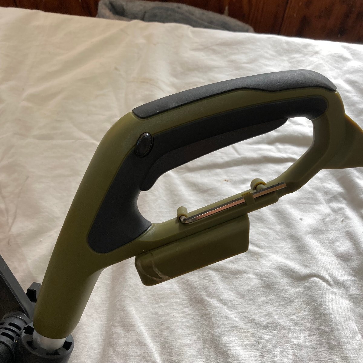 中古○DCM○充電式 電動芝刈り機 D-GT18V バッテリー/充電器つき