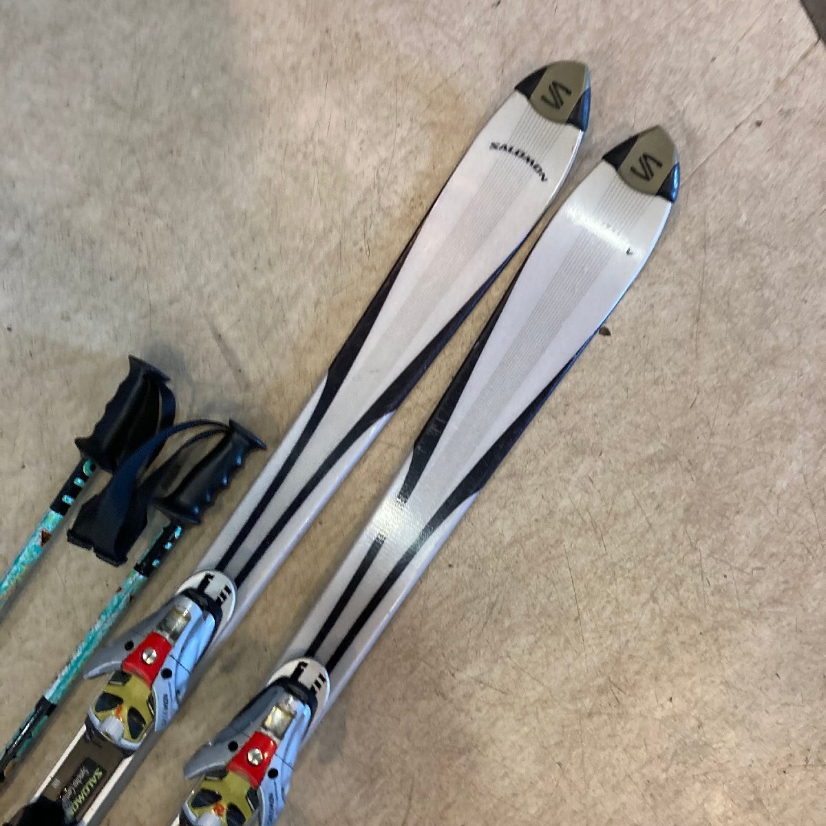 中古 ● Salomon/サロモン● カービングスキー axecleaver 10 152cm 24cmブーツ/ストック/ビンディング付き ビンディング調(diào)整可 札幌