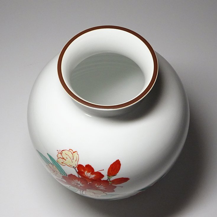 花◇人間国宝【十四代酒井田柿右衛門】本人作 濁手石楠花文花瓶 花◇人間国宝【十四代酒井田柿右衛門】本人作 濁手石楠花文花瓶