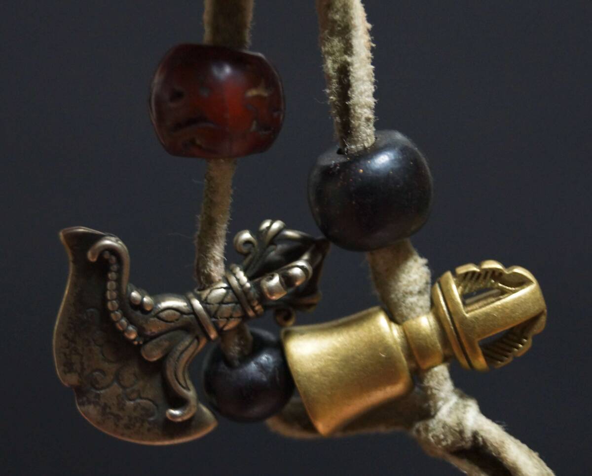 チベット仏教 密教徒の御守り箱銅製 鈴杵 懐中仏 トクチャ/金剛杵/メノウ装飾★ 閑】チベット仏教 密教徒の御守り箱銅製 鈴杵 懐中仏 トクチャ/金剛