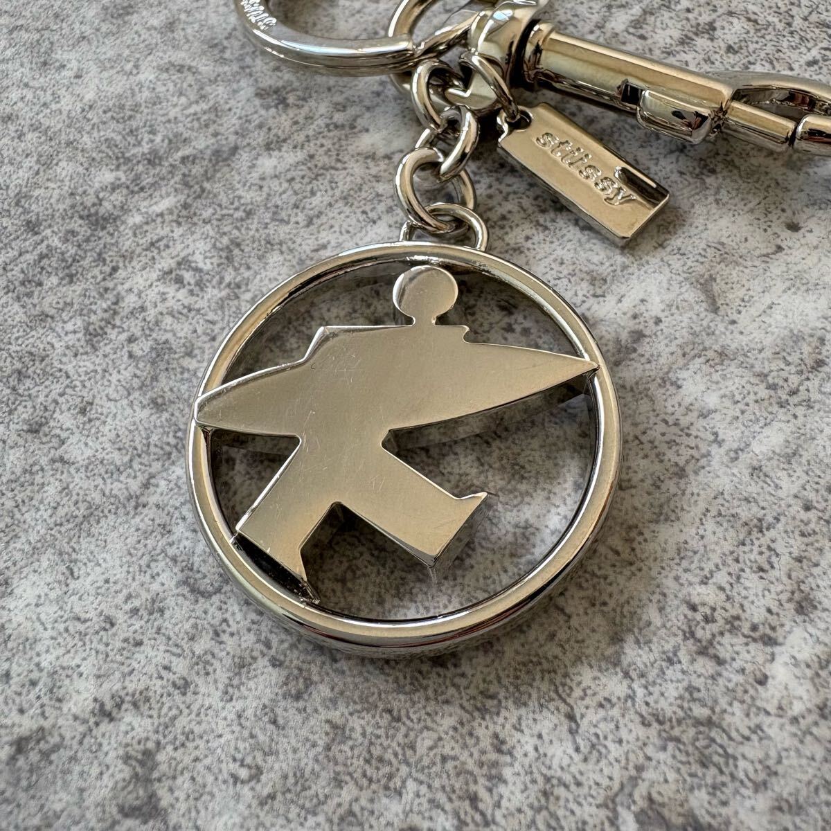 stussy】surfman keychain ステューシー サーフマン キー stussy】surfman keychain ステューシー サーフマン キー